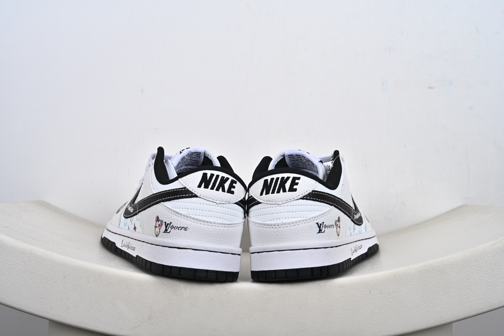 260 定制版NK SB Dunk Low“LV联名——白黑” 高端定制 低帮休闲板鞋 YF9511-908