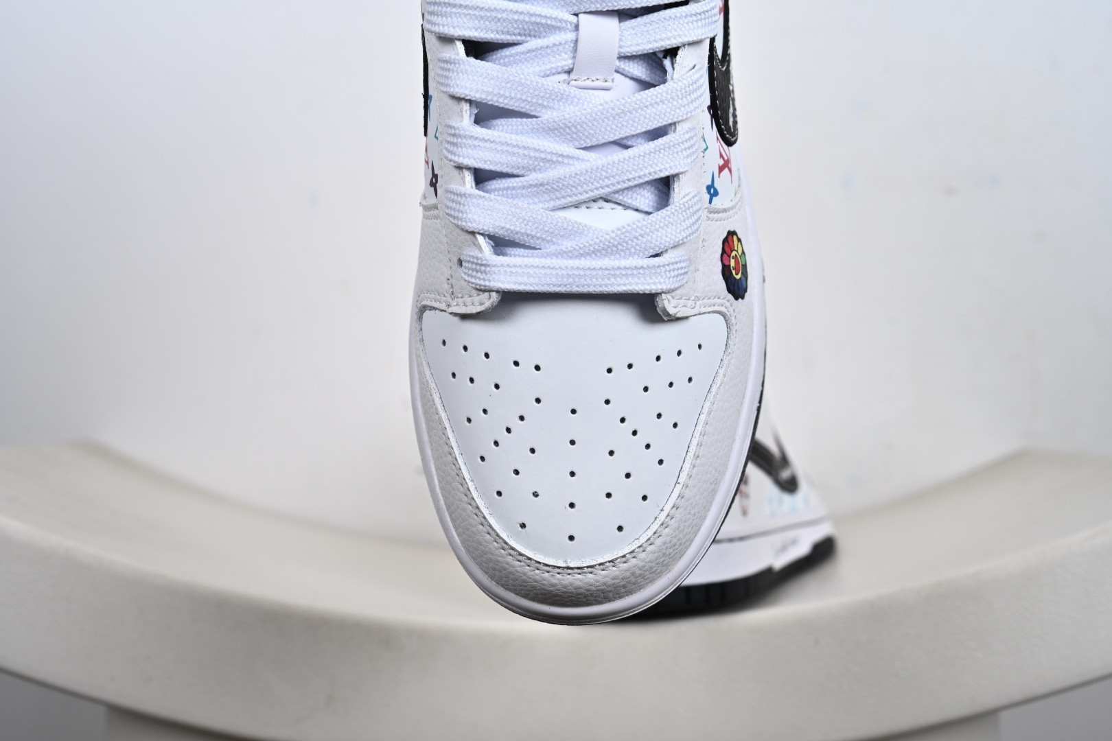 260 定制版NK SB Dunk Low“LV联名——白黑” 高端定制 低帮休闲板鞋 YF9511-908