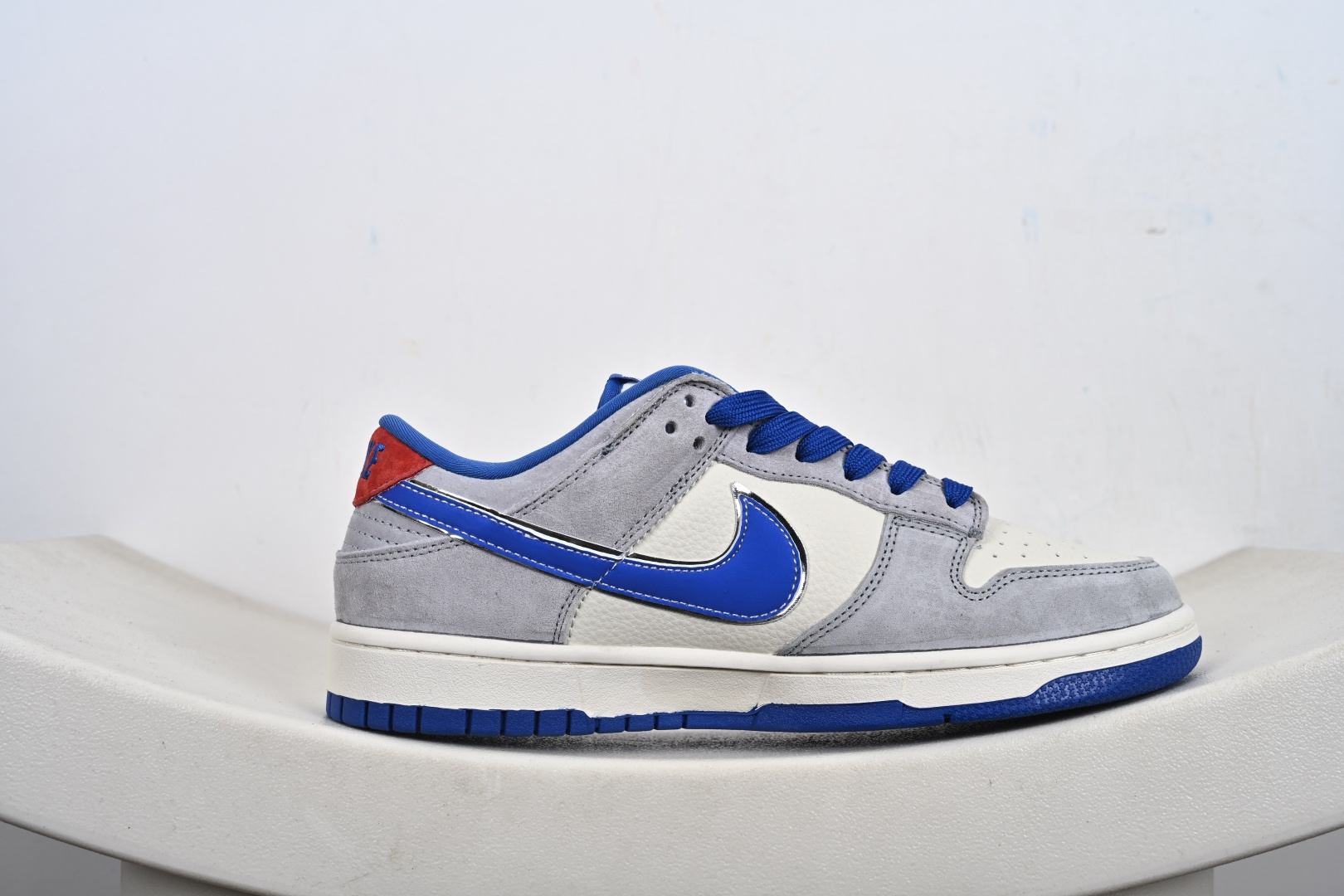 260 定制版NK SB Dunk Low “Superme联名------灰蓝麂皮” 高端定制 低帮休闲板鞋 DD1988-009-Chinese UA Cheap High Quatity Brand Clothes Bags handbags Sneakers wholesale wholesaler seller from China Factory suppliers Fashion Clothing Shoes best Quality Beautiful Price 260 定制版NK SB Dunk Low “Superme联名------灰蓝麂皮” 高端定制 低帮休闲板鞋 DD1988-009