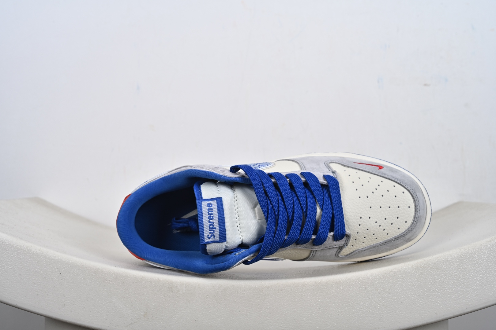 260 定制版NK SB Dunk Low “Superme联名------灰蓝麂皮” 高端定制 低帮休闲板鞋 DD1988-009-Chinese UA Cheap High Quatity Brand Clothes Bags handbags Sneakers wholesale wholesaler seller from China Factory suppliers Fashion Clothing Shoes best Quality Beautiful Price 260 定制版NK SB Dunk Low “Superme联名------灰蓝麂皮” 高端定制 低帮休闲板鞋 DD1988-009