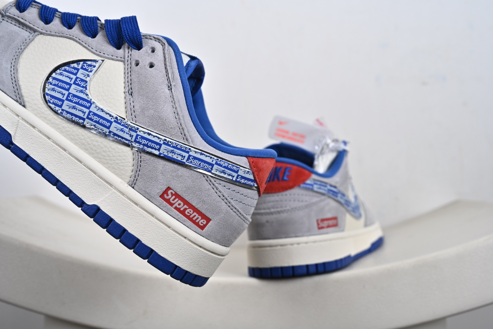 260 定制版NK SB Dunk Low “Superme联名------灰蓝麂皮” 高端定制 低帮休闲板鞋 DD1988-009-Chinese UA Cheap High Quatity Brand Clothes Bags handbags Sneakers wholesale wholesaler seller from China Factory suppliers Fashion Clothing Shoes best Quality Beautiful Price 260 定制版NK SB Dunk Low “Superme联名------灰蓝麂皮” 高端定制 低帮休闲板鞋 DD1988-009