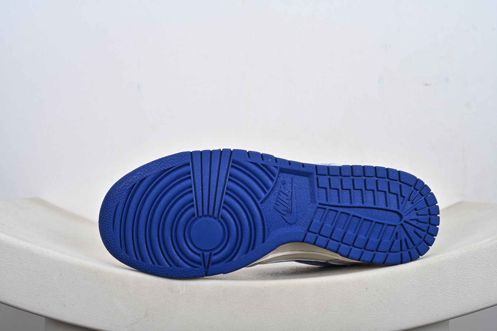 260 定制版NK SB Dunk Low “Superme联名------灰蓝麂皮” 高端定制 低帮休闲板鞋 DD1988-009-Chinese UA Cheap High Quatity Brand Clothes Bags handbags Sneakers wholesale wholesaler seller from China Factory suppliers Fashion Clothing Shoes best Quality Beautiful Price 260 定制版NK SB Dunk Low “Superme联名------灰蓝麂皮” 高端定制 低帮休闲板鞋 DD1988-009