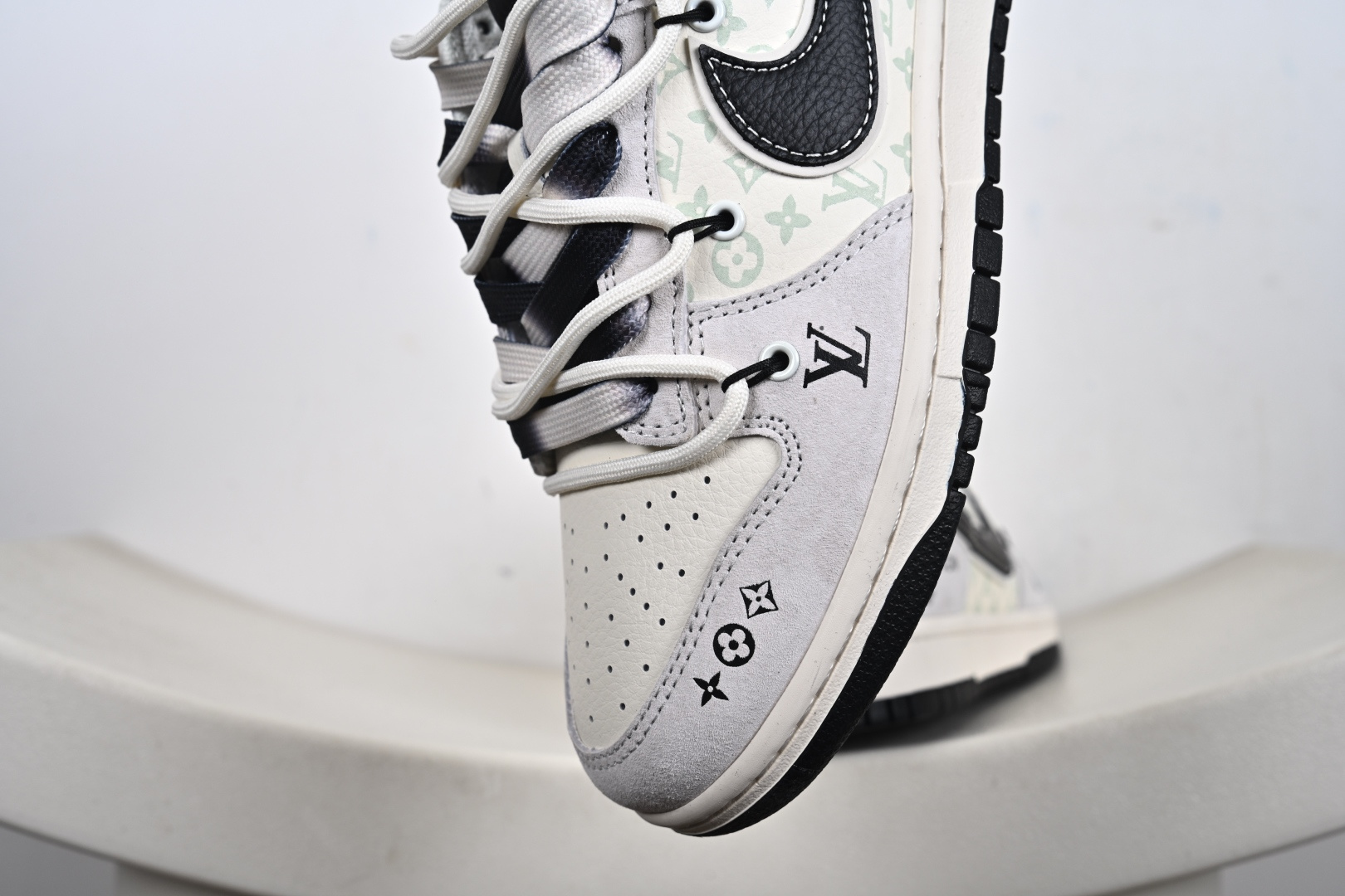 280 定制版Nike SB Dunk Low LV联名 荔纹勾抽绳 周年高端定制 低帮休闲板鞋 CX5050-Y53-Chinese UA Cheap High Quatity Brand Clothes Bags handbags Sneakers wholesale wholesaler seller from China Factory suppliers Fashion Clothing Shoes best Quality Beautiful Price 280 定制版Nike SB Dunk Low LV联名 荔纹勾抽绳 周年高端定制 低帮休闲板鞋 CX5050-Y53