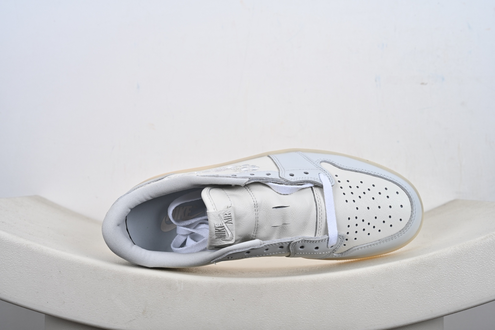 280 Nike Air Jordan 1 Low ”Floral Swoosh” AJ1 乔1花朵刺绣 低帮文化休闲板鞋 IF4391-100-Chinese UA Cheap High Quatity Brand Clothes Bags handbags Sneakers wholesale wholesaler seller from China Factory suppliers Fashion Clothing Shoes best Quality Beautiful Price 280 Nike Air Jordan 1 Low ”Floral Swoosh” AJ1 乔1花朵刺绣 低帮文化休闲板鞋 IF4391-100