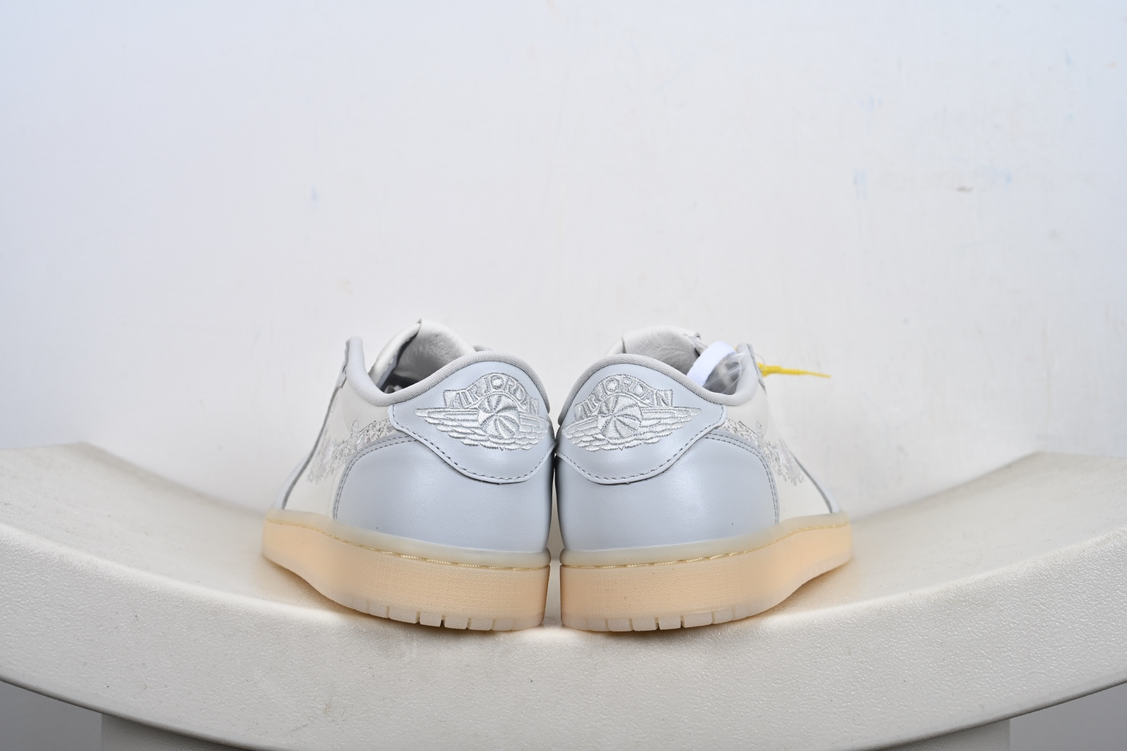 280 Nike Air Jordan 1 Low ”Floral Swoosh” AJ1 乔1花朵刺绣 低帮文化休闲板鞋 IF4391-100-Chinese UA Cheap High Quatity Brand Clothes Bags handbags Sneakers wholesale wholesaler seller from China Factory suppliers Fashion Clothing Shoes best Quality Beautiful Price 280 Nike Air Jordan 1 Low ”Floral Swoosh” AJ1 乔1花朵刺绣 低帮文化休闲板鞋 IF4391-100