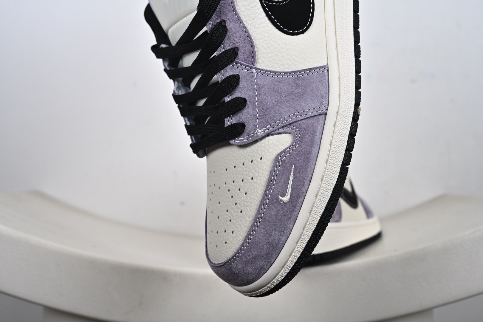 260 定制版Nike Jordan Air Jordan 1“ Supreme联名——米灰黑猪八革” 低帮 复古 减震 防滑 耐磨 篮球鞋 QL1988-003