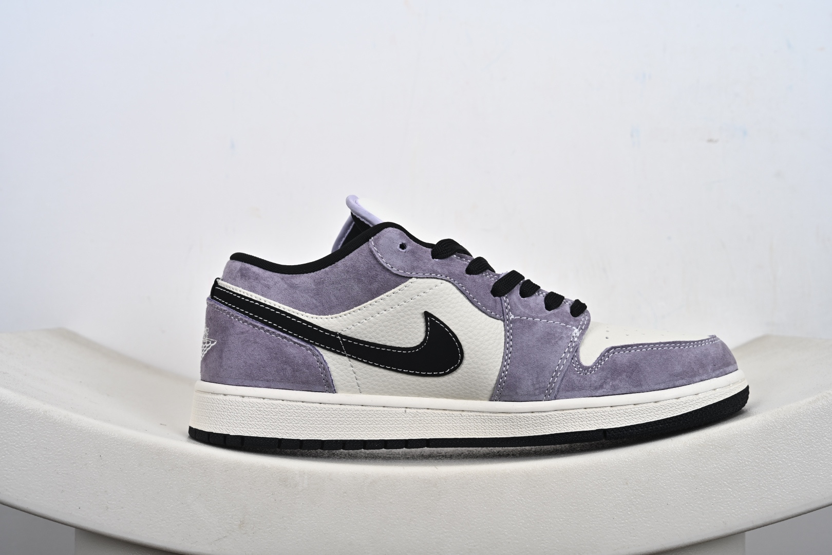 260 定制版Nike Jordan Air Jordan 1“ Supreme联名——米灰黑猪八革” 低帮 复古 减震 防滑 耐磨 篮球鞋 QL1988-003