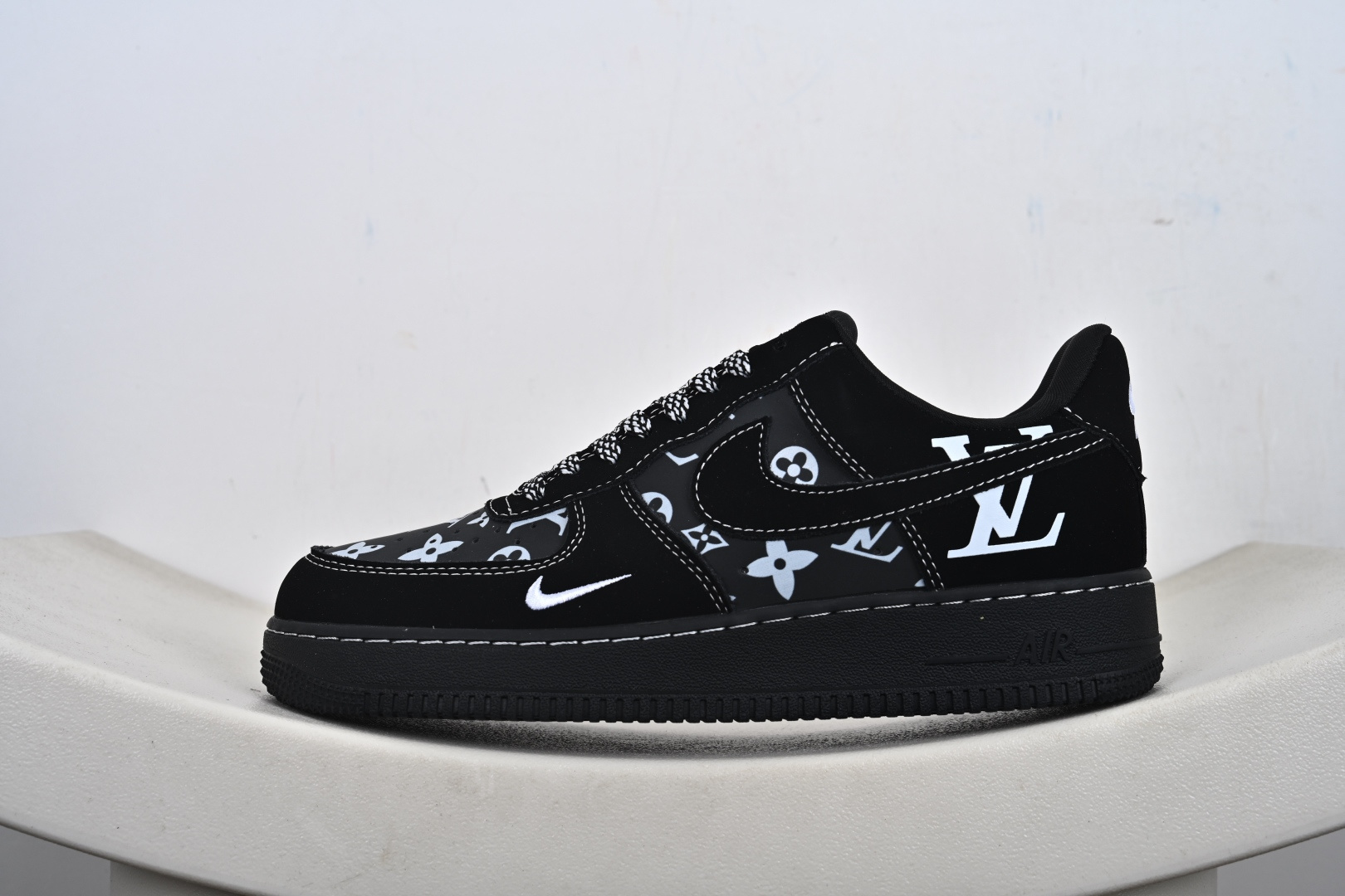 240 定制版NIke Air Force 1 '07 Low “LV联名——灰黑印花”空军一号 低帮 运动鞋 休闲鞋 XL1979-126