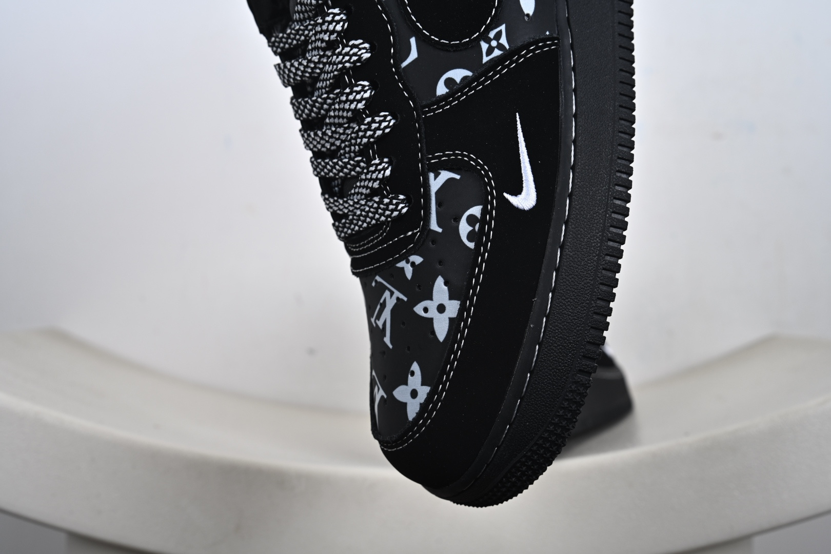 240 定制版NIke Air Force 1 '07 Low “LV联名——灰黑印花”空军一号 低帮 运动鞋 休闲鞋 XL1979-126