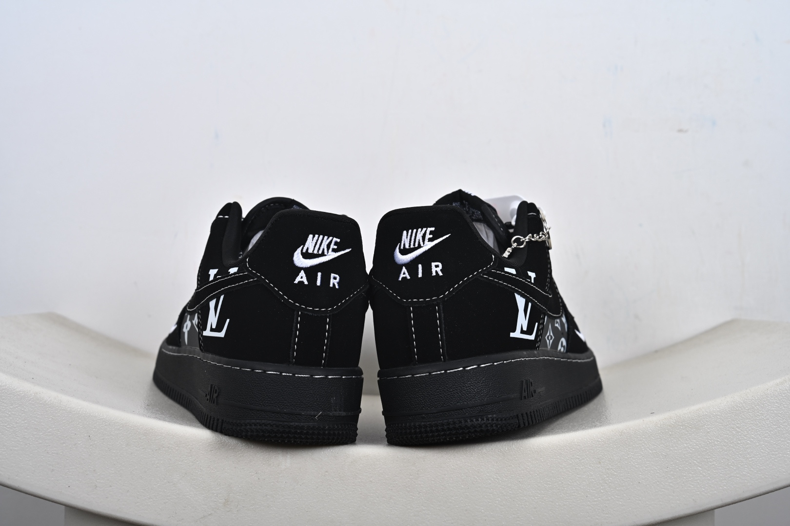 240 定制版NIke Air Force 1 '07 Low “LV联名——灰黑印花”空军一号 低帮 运动鞋 休闲鞋 XL1979-126