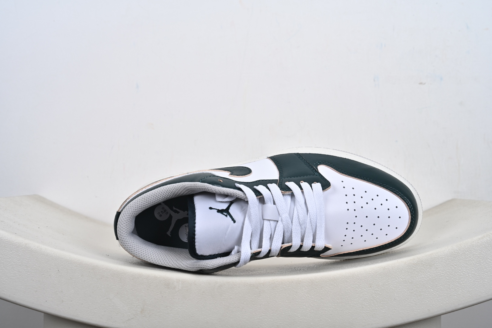 本地💰190支持放店
AIR JORDAN 1 LOW SE “ 市场最强团队呕心沥血重资打造完美售后高品质福利版 原鞋原楦原底原料版型正确细节无敌清洁度完美 持续更新 敬请期待 
货号：FQ7687 300  
尺码：35-47半-M1-E6