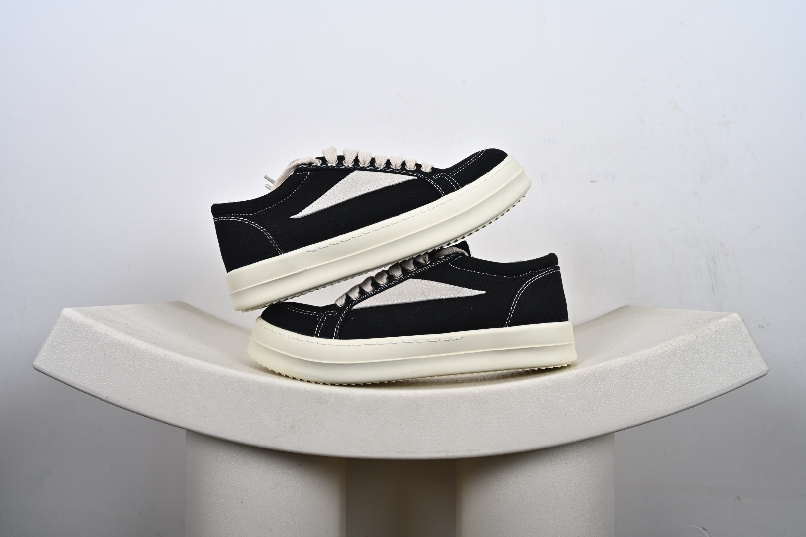 220 RICK OWENS/RO Hollywood 欧文斯 小牛皮 圆头系带低帮板鞋