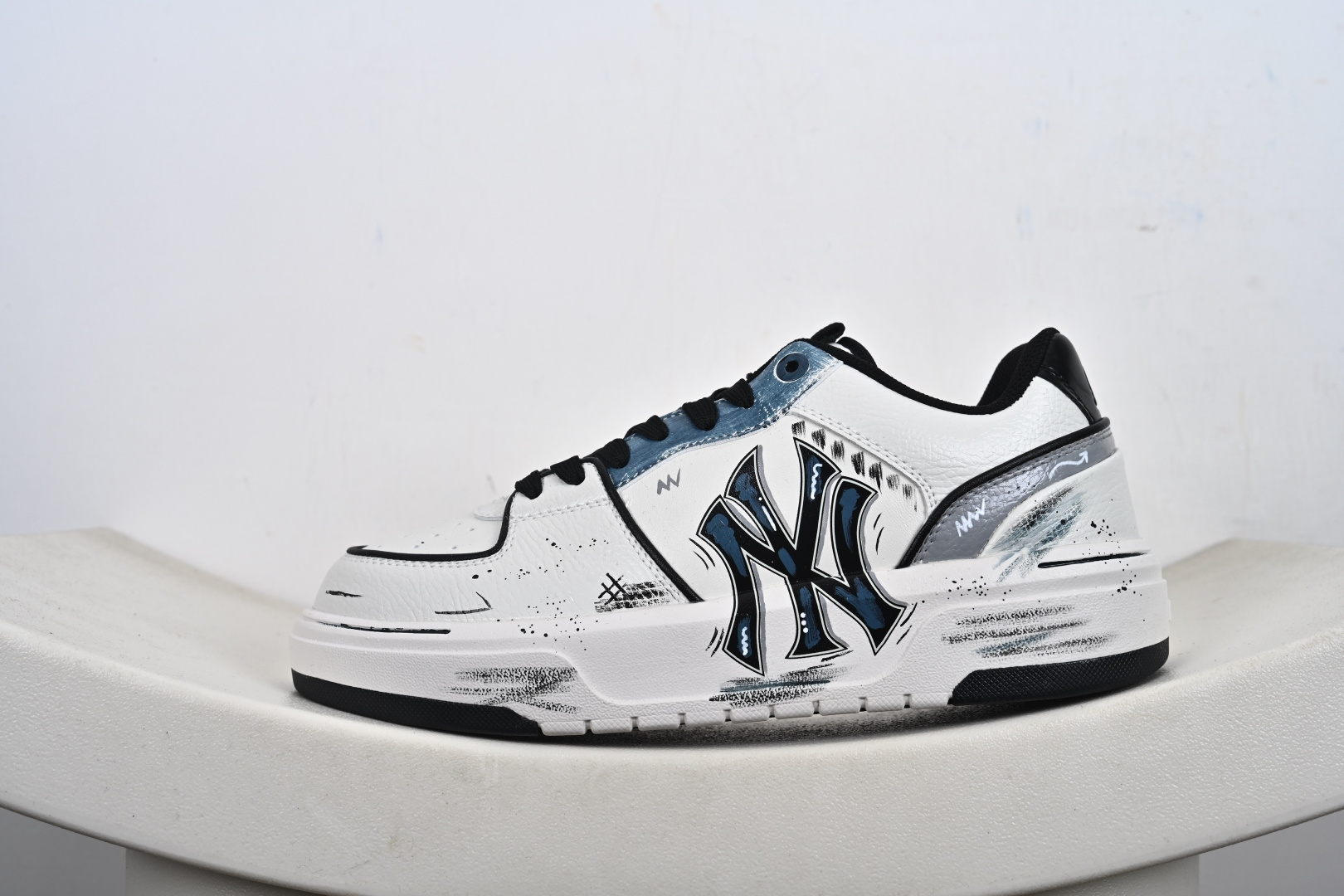 260 MLB Chunky Liner New York Yankees 绑带做旧 慢跑鞋 3ASXCA12N(C0001)