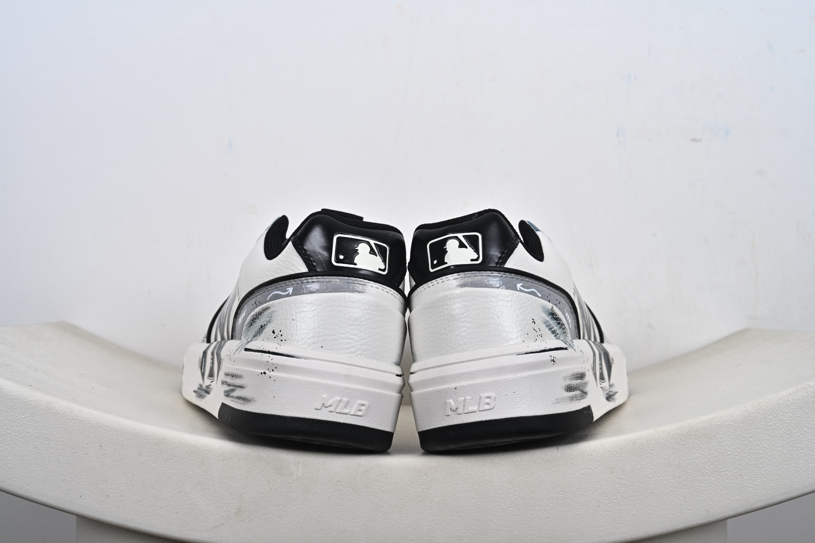 260 MLB Chunky Liner New York Yankees 绑带做旧 慢跑鞋 3ASXCA12N(C0001)