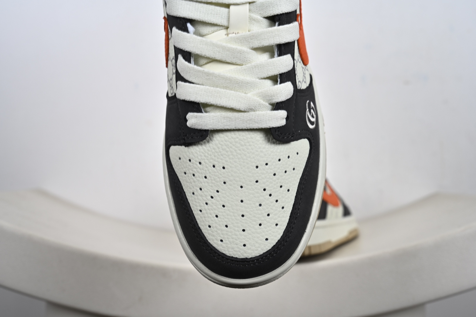 定制版NK SB Dunk Low“GU联名——白灰桔” 高端定制 低帮休闲板鞋 YF9511-923-Top High Quatity Cheap Sneakers Fashion Clothing Clothes Bags handbags Shoes of all Brand wholesale With The best Quality And Beautiful Price from China Factory Chinese suppliers wholesaler seller 定制版NK SB Dunk Low“GU联名——白灰桔” 高端定制 低帮休闲板鞋 YF9511-923