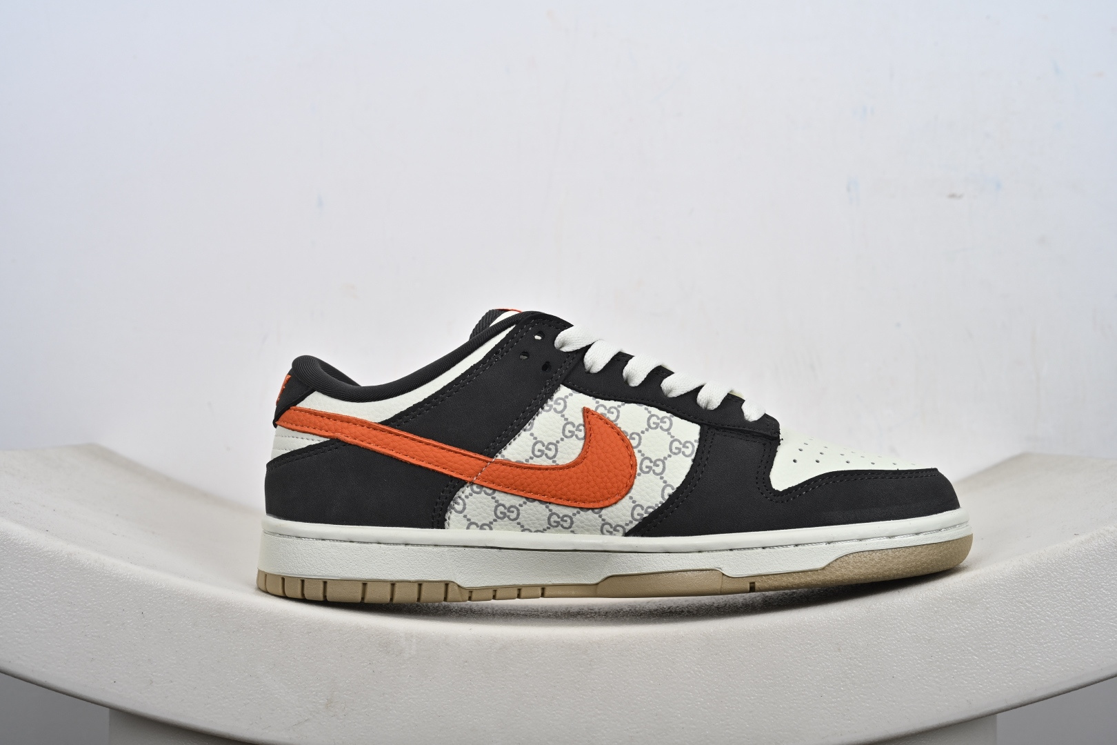 定制版NK SB Dunk Low“GU联名——白灰桔” 高端定制 低帮休闲板鞋 YF9511-923-Top High Quatity Cheap Sneakers Fashion Clothing Clothes Bags handbags Shoes of all Brand wholesale With The best Quality And Beautiful Price from China Factory Chinese suppliers wholesaler seller 定制版NK SB Dunk Low“GU联名——白灰桔” 高端定制 低帮休闲板鞋 YF9511-923