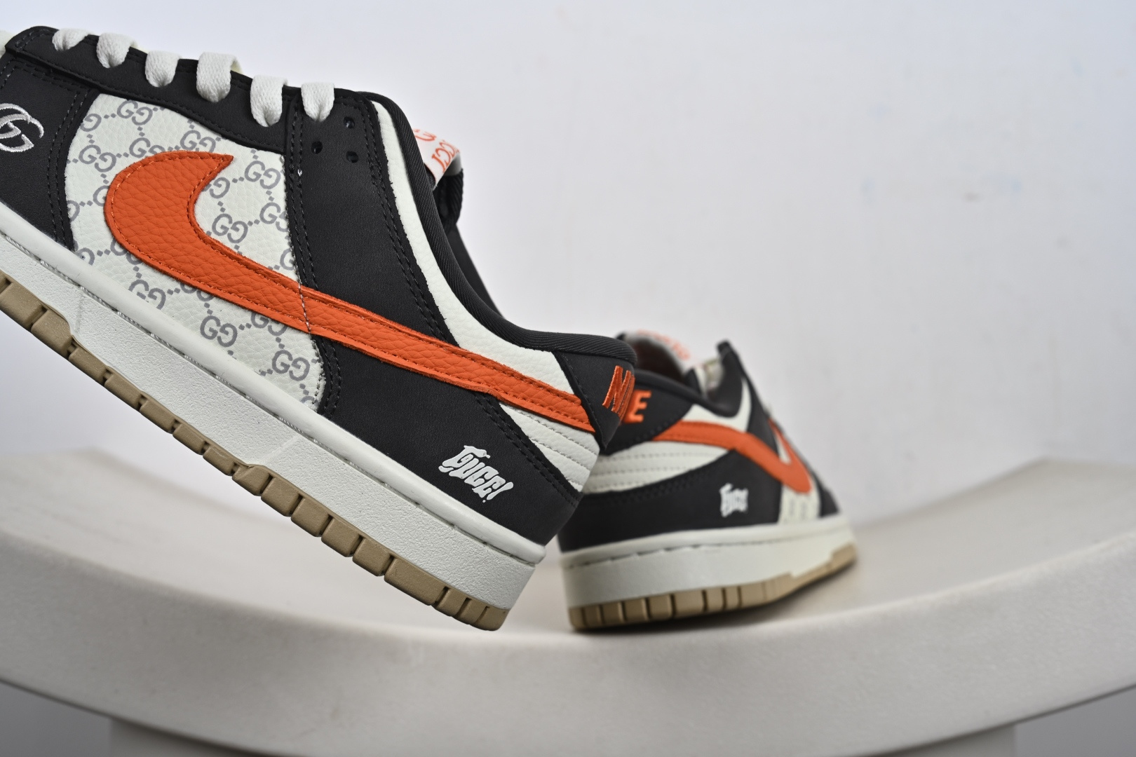 定制版NK SB Dunk Low“GU联名——白灰桔” 高端定制 低帮休闲板鞋 YF9511-923-Top High Quatity Cheap Sneakers Fashion Clothing Clothes Bags handbags Shoes of all Brand wholesale With The best Quality And Beautiful Price from China Factory Chinese suppliers wholesaler seller 定制版NK SB Dunk Low“GU联名——白灰桔” 高端定制 低帮休闲板鞋 YF9511-923