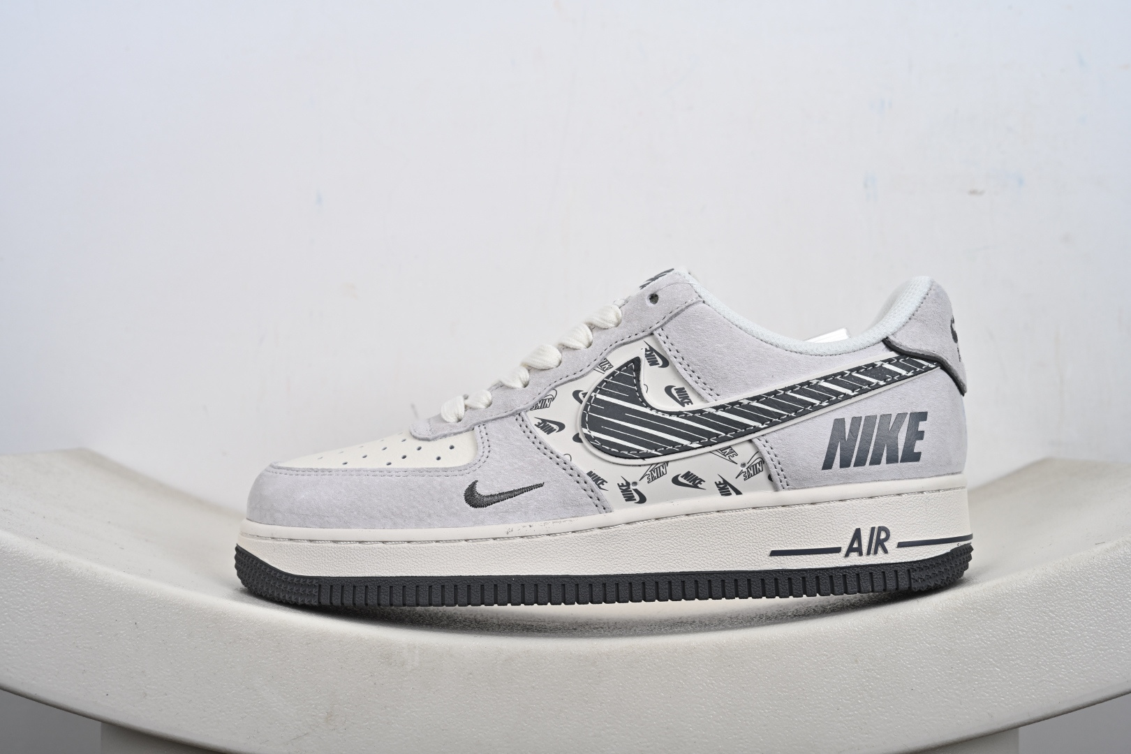 240 NIke Air Force 1 '07 Low 空军一号低帮 运动鞋 休闲鞋 JP8028-071