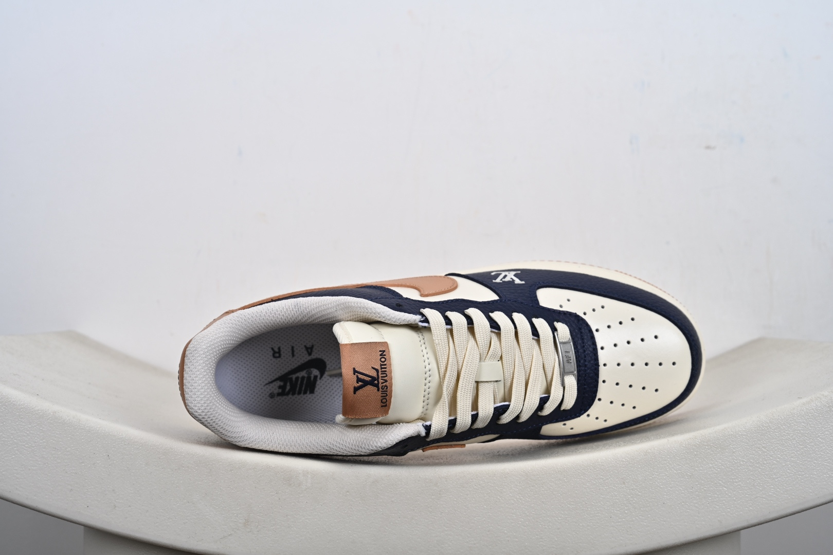 240 NIke Air Force 1 '07 Low 空军一号低帮 运动鞋 休闲鞋 NH0601-585-Chinese UA Cheap High Quatity Brand Clothes Bags handbags Sneakers wholesale wholesaler seller from China Factory suppliers Fashion Clothing Shoes best Quality Beautiful Price 240 NIke Air Force 1 '07 Low 空军一号低帮 运动鞋 休闲鞋 NH0601-585