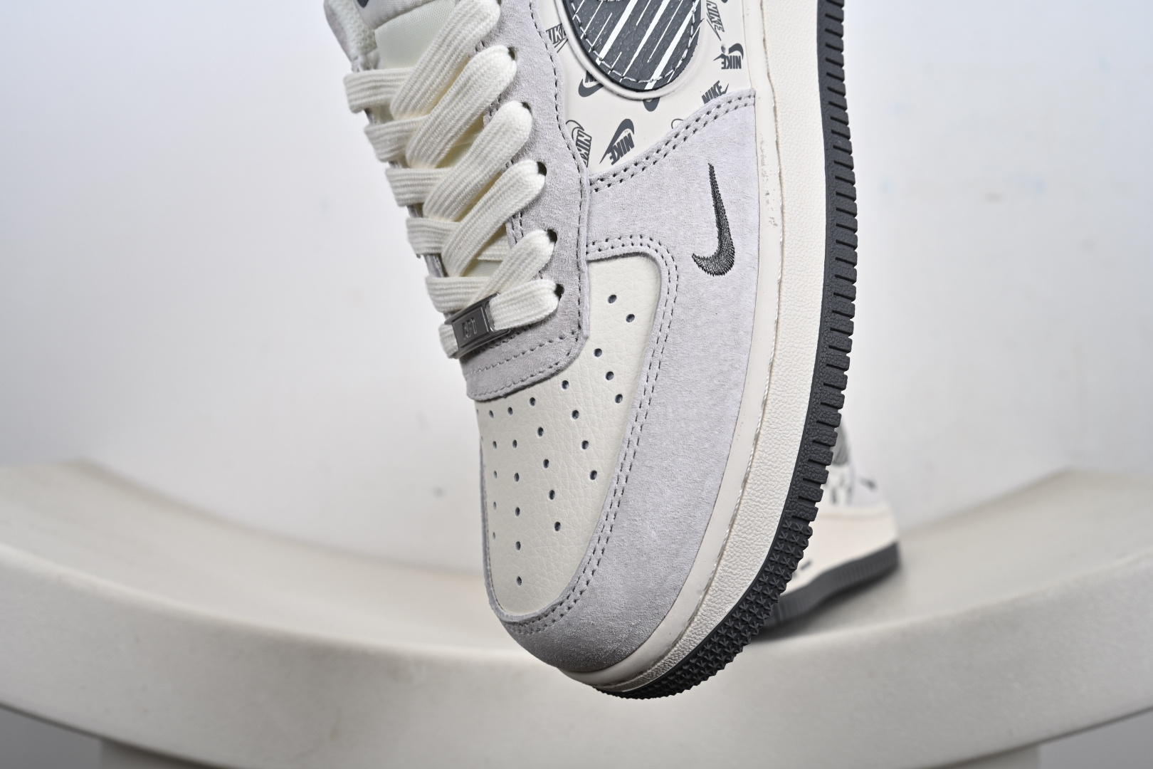240 NIke Air Force 1 '07 Low 空军一号低帮 运动鞋 休闲鞋 JP8028-071
