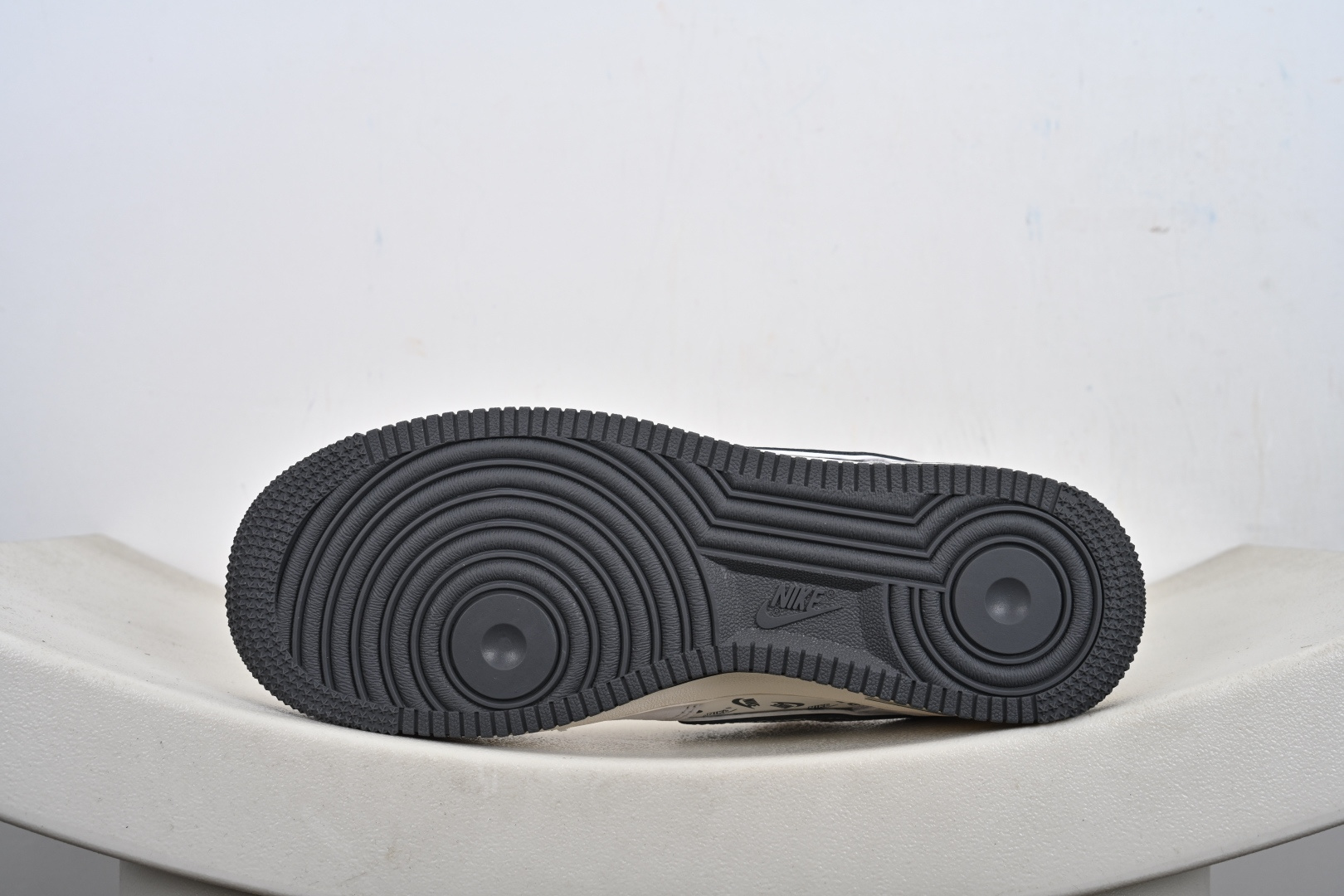 240 NIke Air Force 1 '07 Low 空军一号低帮 运动鞋 休闲鞋 JP8028-071