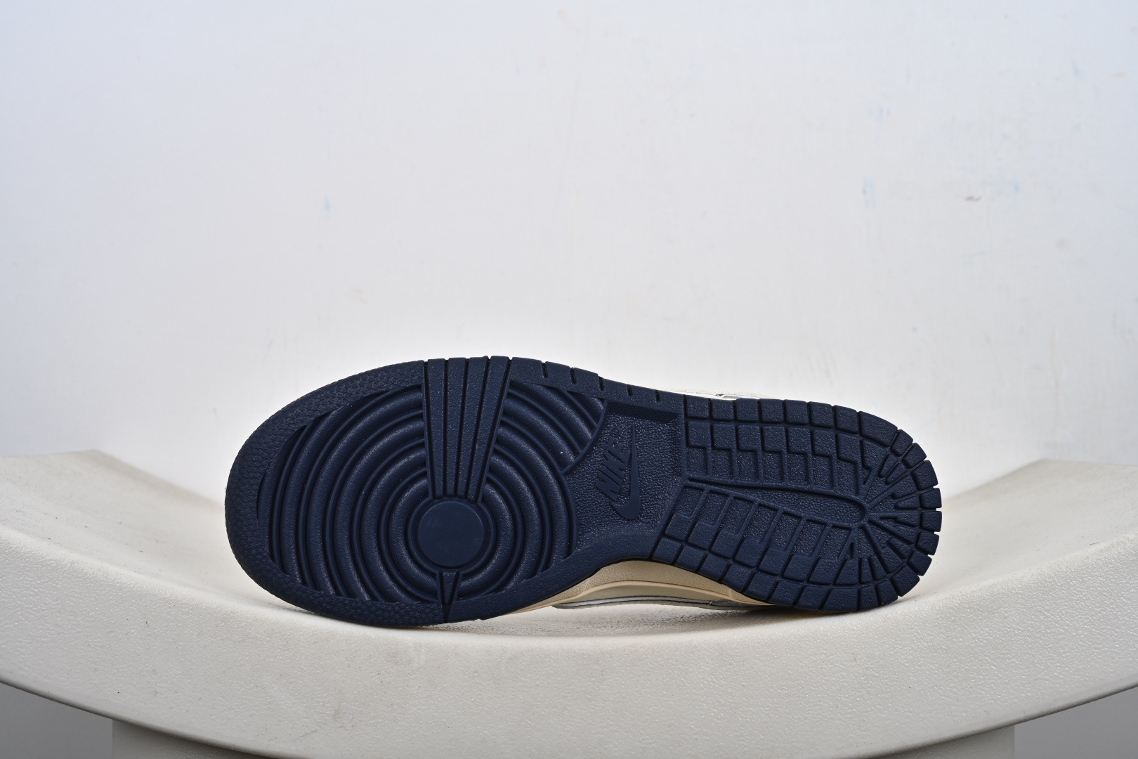 本地💰270优势放店
【定制版】SB Dunk Low“ 迪联名—雾霾蓝” 周年高端定制 低帮休闲板鞋 定制鞋盒 大厂纯原品质出货 超高清洁度 皮料切割干净无任何毛边 细节完美
货号:DN3168-014
Size: 36 36.5 37.5 38 38.5 39 40 40.5 41 42 42.5 43 44 44.5 45-T1-F3