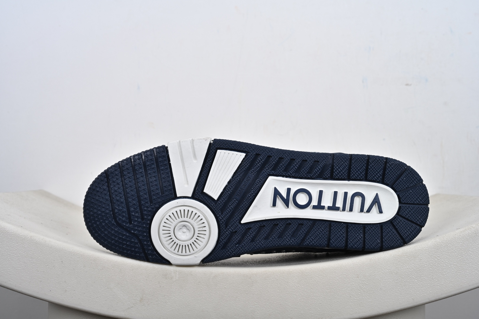 200 LV路易威登Louis Vuitton Trainer Low Sneaker 面包版系列低帮休闲运动文化百搭篮球板鞋