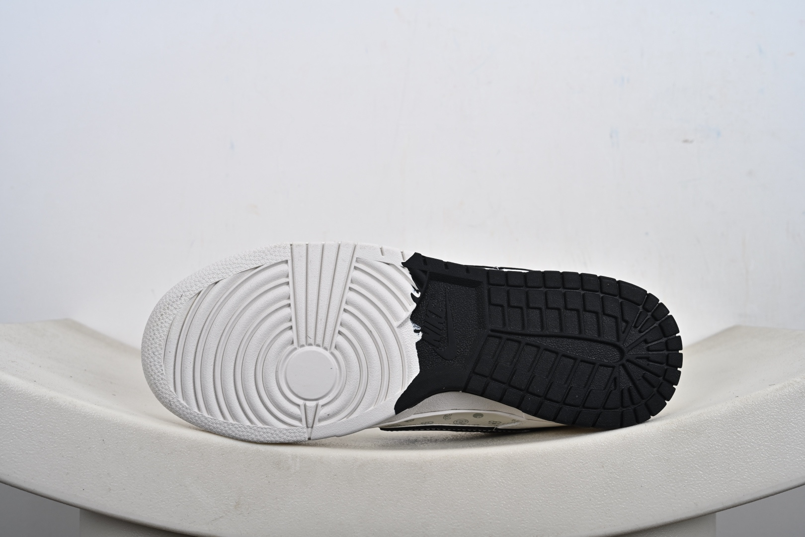 240 NIKE SB DUNK LOW PRO 联名款 CS1688-131-Chinese UA Cheap High Quatity Brand Clothes Bags handbags Sneakers wholesale wholesaler seller from China Factory suppliers Fashion Clothing Shoes best Quality Beautiful Price 240 NIKE SB DUNK LOW PRO 联名款 CS1688-131