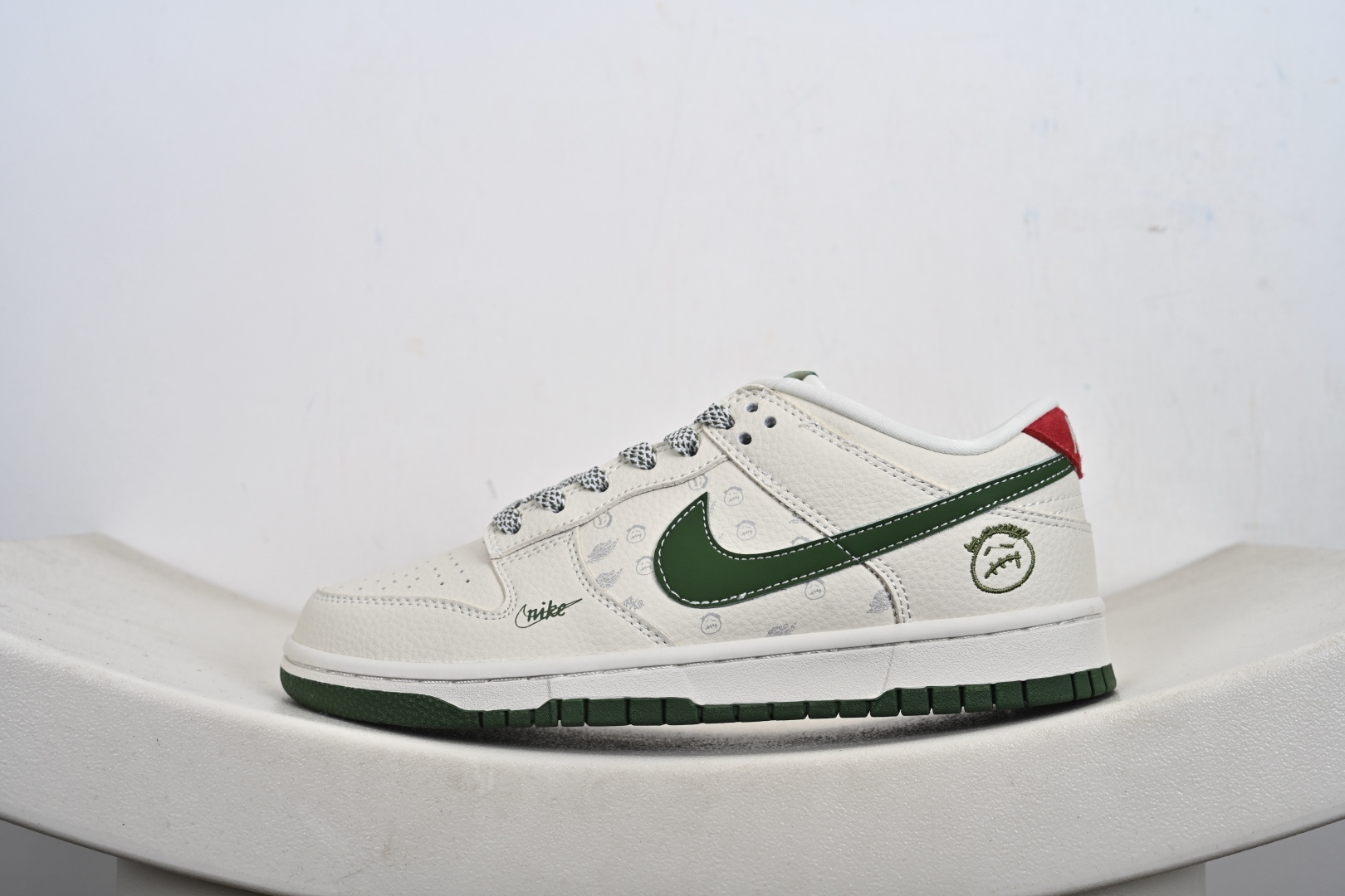 260 Nike SB Dunk Low 鬼脸联名 DS6608-018-Chinese UA Cheap High Quatity Brand Clothes Bags handbags Sneakers wholesale wholesaler seller from China Factory suppliers Fashion Clothing Shoes best Quality Beautiful Price 260 Nike SB Dunk Low 鬼脸联名 DS6608-018