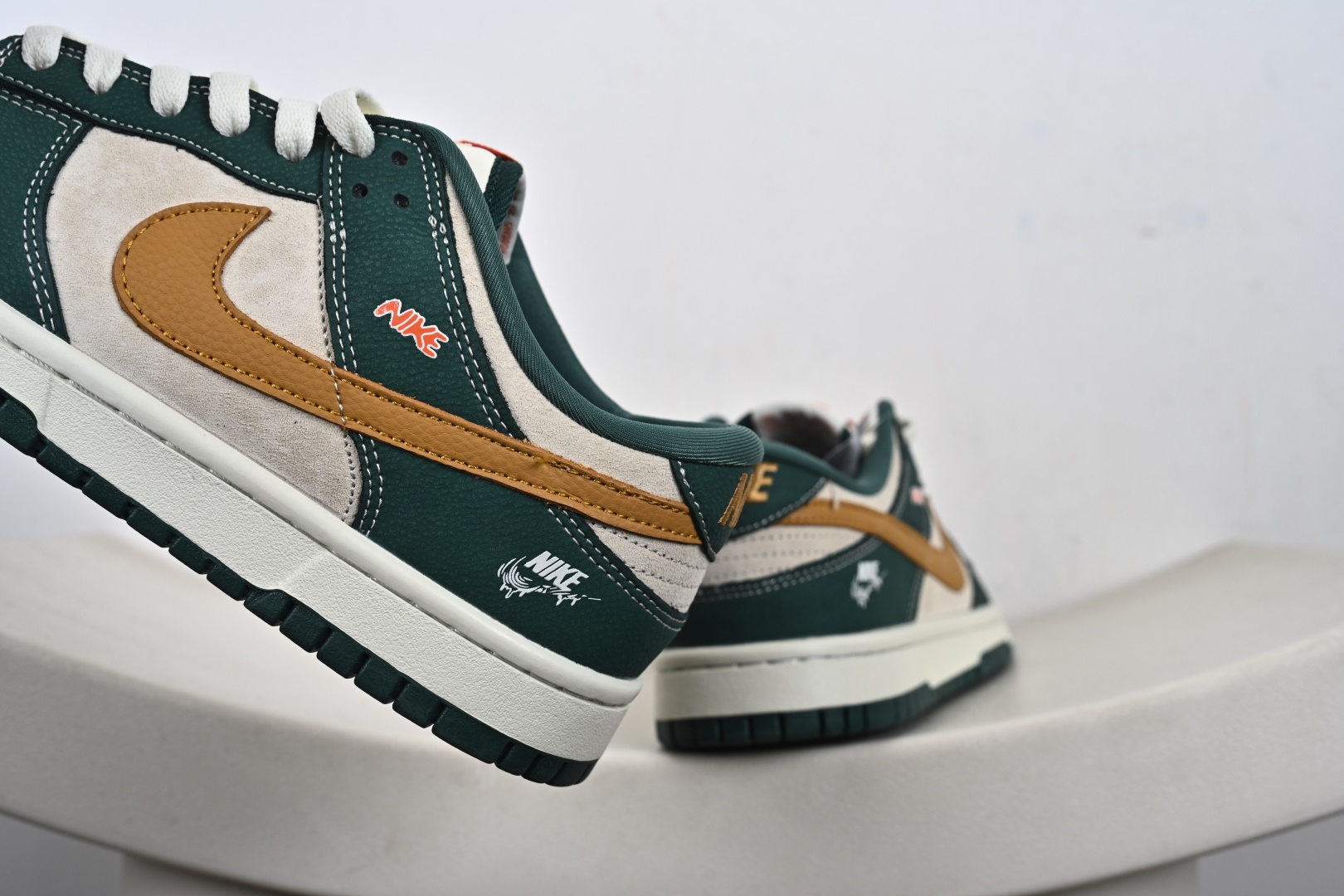 定制版Nike SB Dunk Low 卡其绿 高端定制 低帮休闲板鞋 YF9511-921