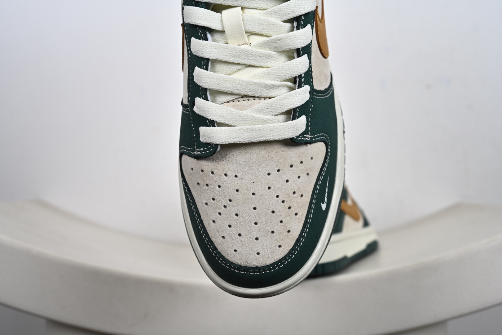 定制版Nike SB Dunk Low 卡其绿 高端定制 低帮休闲板鞋 YF9511-921