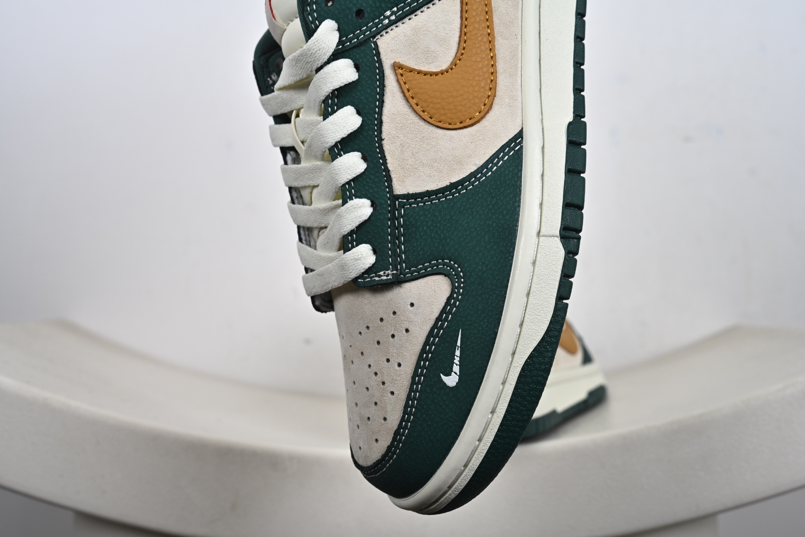 定制版Nike SB Dunk Low 卡其绿 高端定制 低帮休闲板鞋 YF9511-921