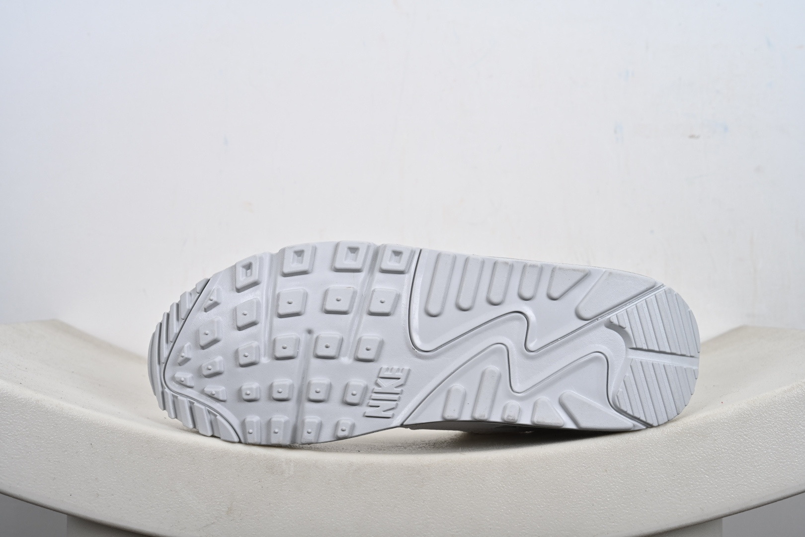 Air Max 90小气垫运动鞋 融合经典设计线条和丰富材质 FZ7186-100