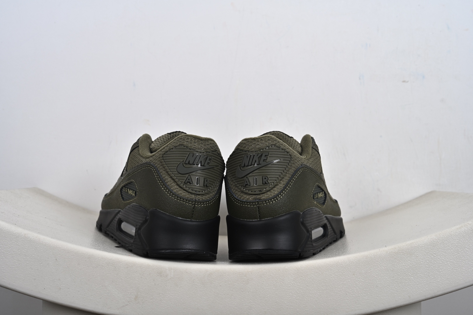 Air Max 90小气垫运动鞋 融合经典设计线条和丰富材质FZ7186 100 HQ3828-200