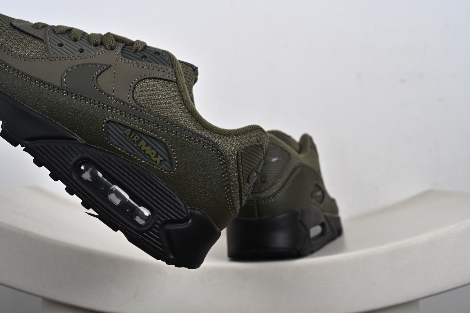 Air Max 90小气垫运动鞋 融合经典设计线条和丰富材质FZ7186 100 HQ3828-200