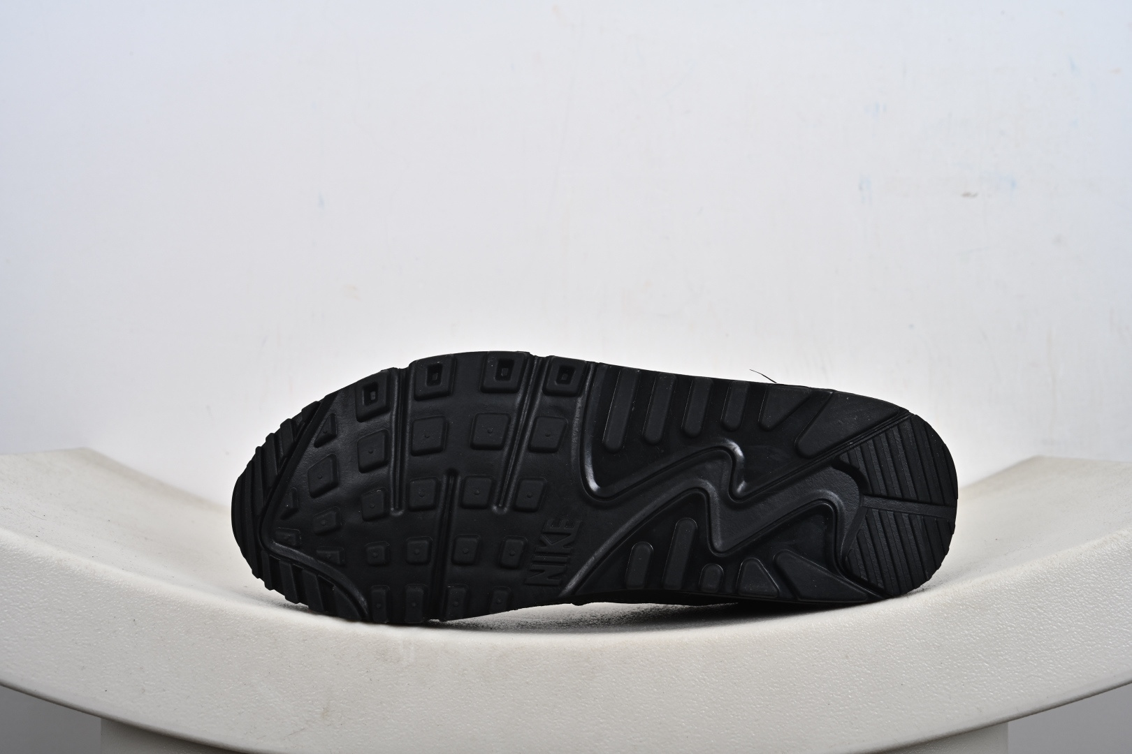 Air Max 90小气垫运动鞋 融合经典设计线条和丰富材质FZ7186 100 HQ3828-200