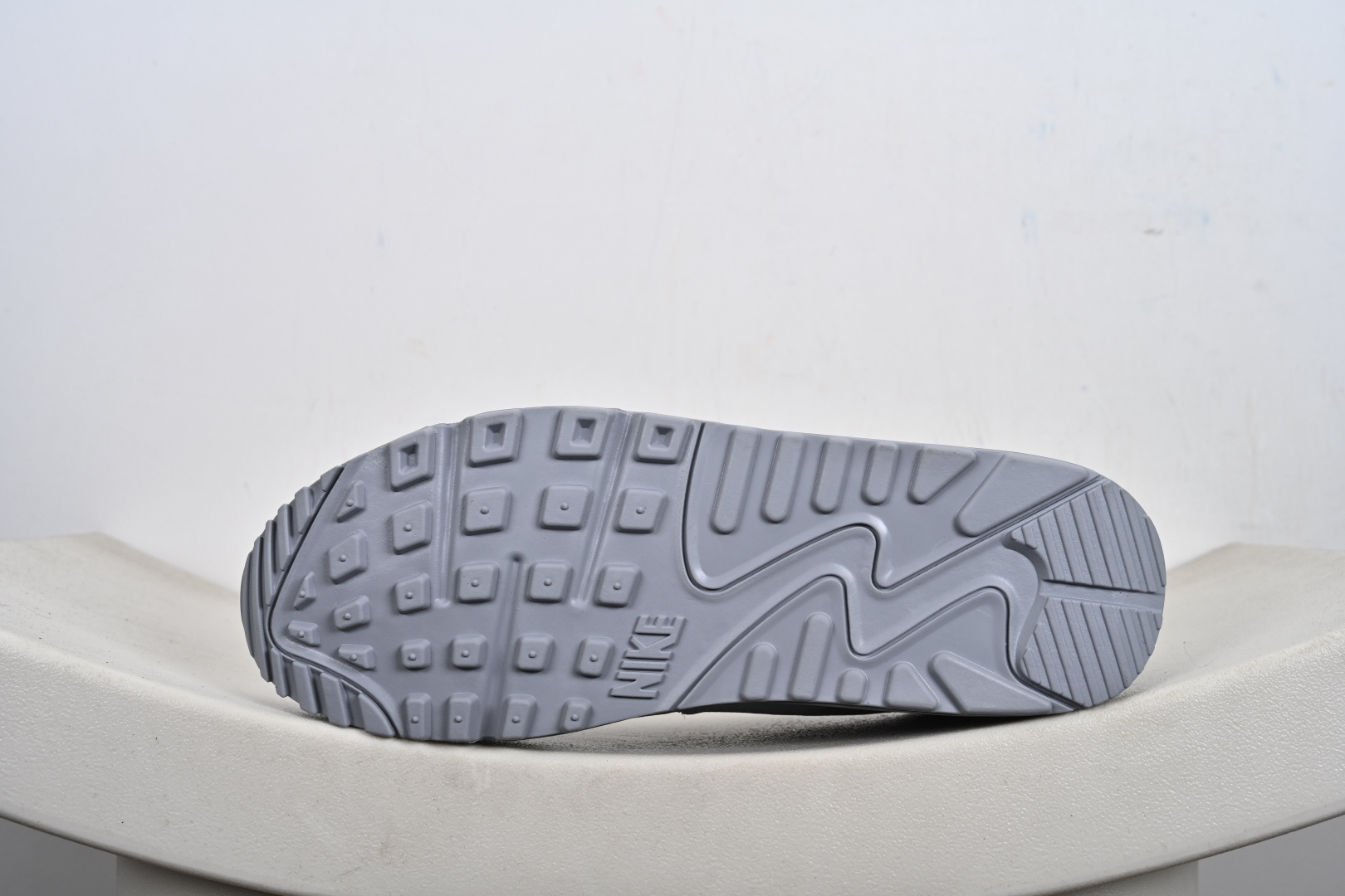 Air Max 90小气垫运动鞋 融合经典设计线条和丰富材质 FZ7186 100 HQ3828-200 CN8490-003