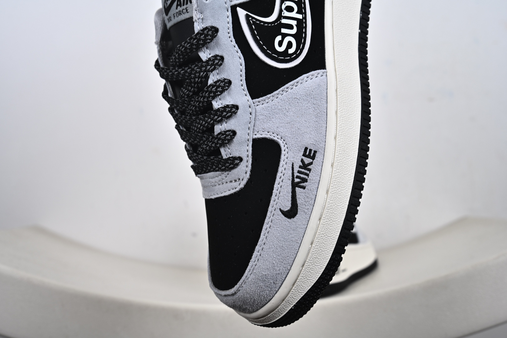 240 定制版Nike Air Force 1'07 Low 空军一号低帮休闲板鞋 SS1979-003-Chinese UA Cheap High Quatity Brand Clothes Bags handbags Sneakers wholesale wholesaler seller from China Factory suppliers Fashion Clothing Shoes best Quality Beautiful Price 240 定制版Nike Air Force 1'07 Low 空军一号低帮休闲板鞋 SS1979-003