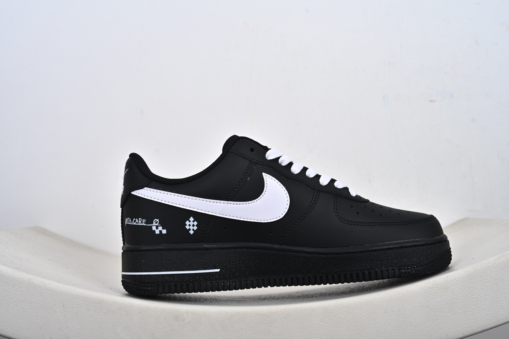 240 Nike Air Force 1‘07 Low 空军低休帮闲板鞋 ZH0316-149-Chinese UA Cheap High Quatity Brand Clothes Bags handbags Sneakers wholesale wholesaler seller from China Factory suppliers Fashion Clothing Shoes best Quality Beautiful Price 240 Nike Air Force 1‘07 Low 空军低休帮闲板鞋 ZH0316-149