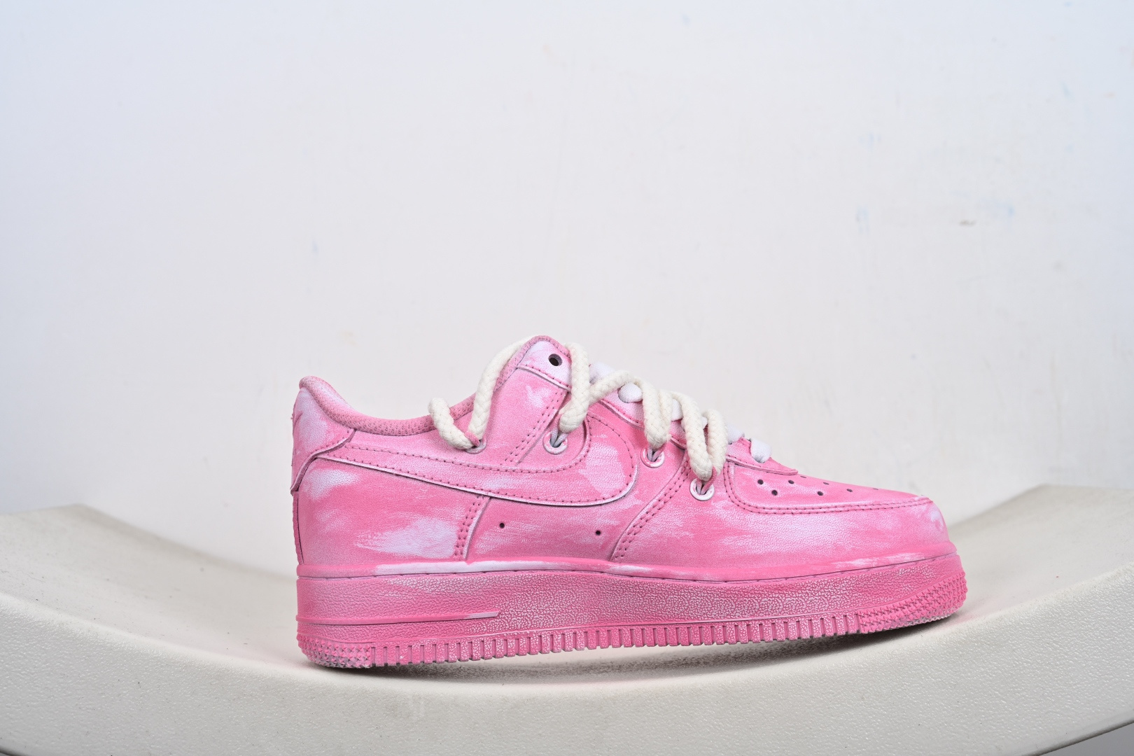 240 “粉攻克罗”订制空军一号板鞋 该定制版球鞋 DX0788-001-Chinese UA Cheap High Quatity Brand Clothes Bags handbags Sneakers wholesale wholesaler seller from China Factory suppliers Fashion Clothing Shoes best Quality Beautiful Price 240 “粉攻克罗”订制空军一号板鞋 该定制版球鞋 DX0788-001