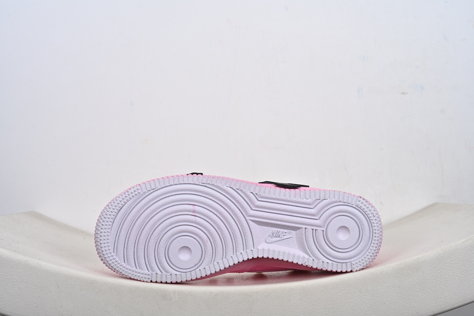 240 “粉攻克罗”订制空军一号板鞋 该定制版球鞋 DX0788-001-Chinese UA Cheap High Quatity Brand Clothes Bags handbags Sneakers wholesale wholesaler seller from China Factory suppliers Fashion Clothing Shoes best Quality Beautiful Price 240 “粉攻克罗”订制空军一号板鞋 该定制版球鞋 DX0788-001