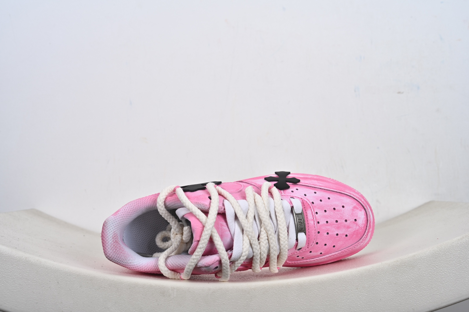 240 “粉攻克罗”订制空军一号板鞋 该定制版球鞋 DX0788-001-Chinese UA Cheap High Quatity Brand Clothes Bags handbags Sneakers wholesale wholesaler seller from China Factory suppliers Fashion Clothing Shoes best Quality Beautiful Price 240 “粉攻克罗”订制空军一号板鞋 该定制版球鞋 DX0788-001