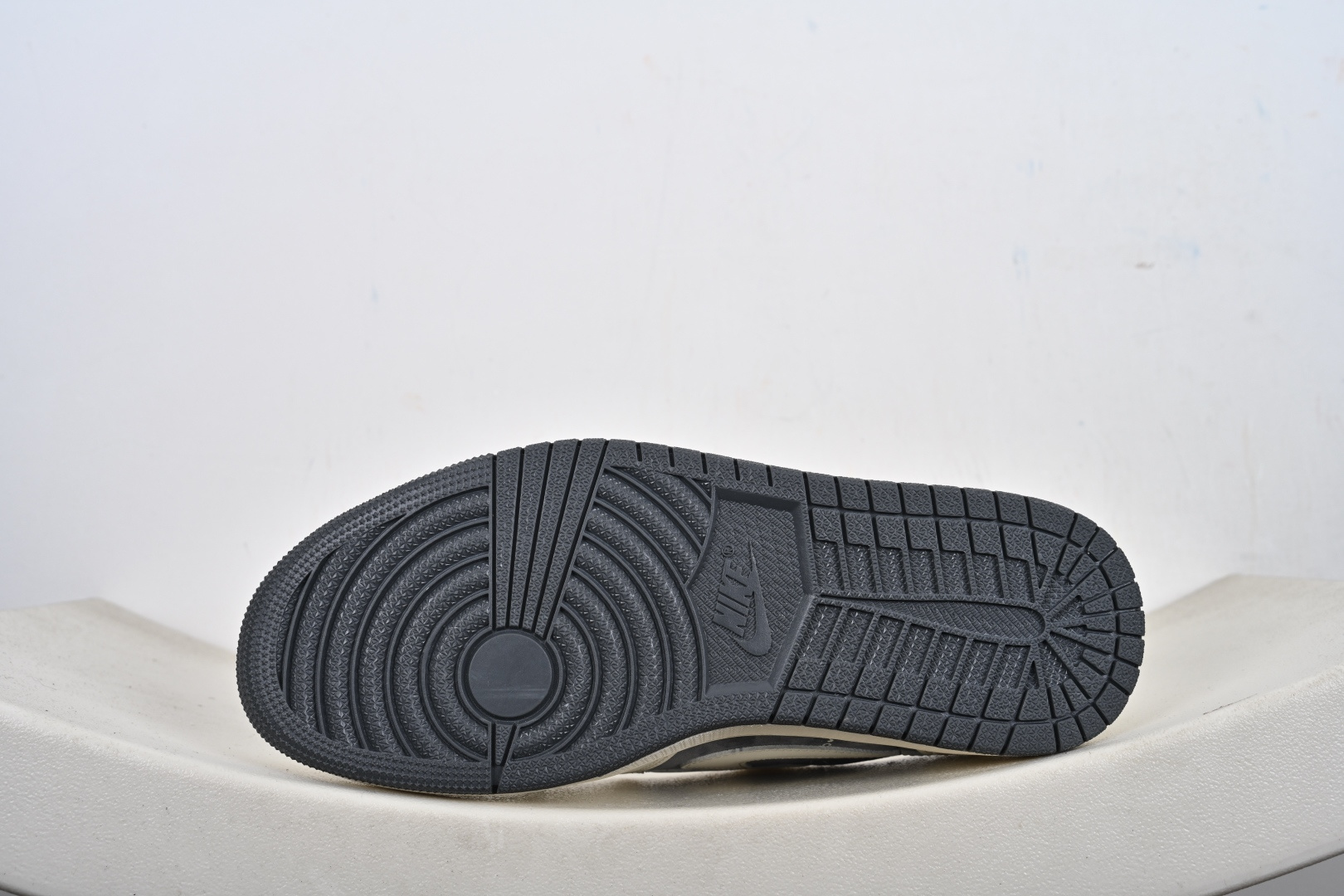 Nike Jordan Air Jordan倒勾 “ 北面三方联名——米灰猪八革” 高端定制 低帮 DM7866-126