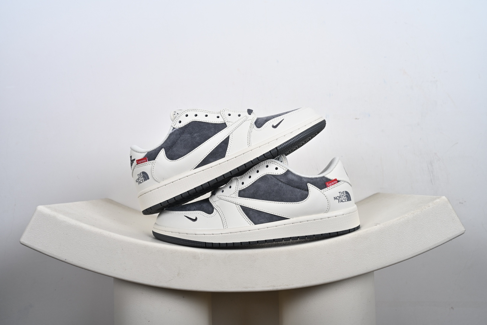 Nike Jordan Air Jordan倒勾 “ 北面三方联名——米灰猪八革” 高端定制 低帮 DM7866-126