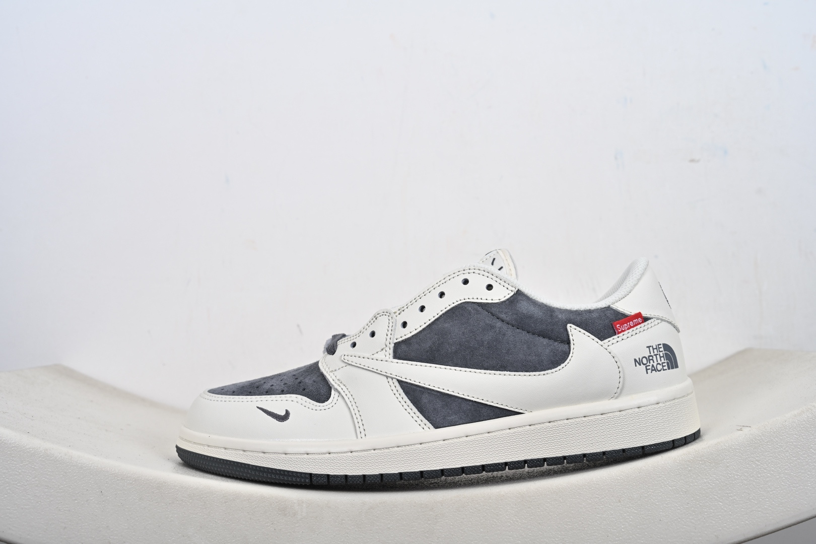 Nike Jordan Air Jordan倒勾 “ 北面三方联名——米灰猪八革” 高端定制 低帮 DM7866-126