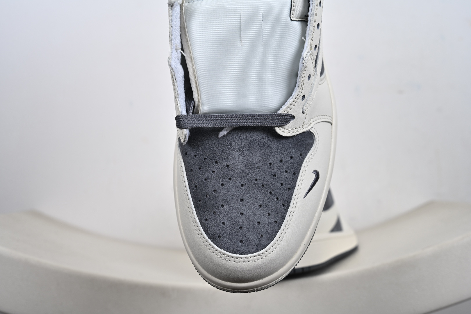 Nike Jordan Air Jordan倒勾 “ 北面三方联名——米灰猪八革” 高端定制 低帮 DM7866-126