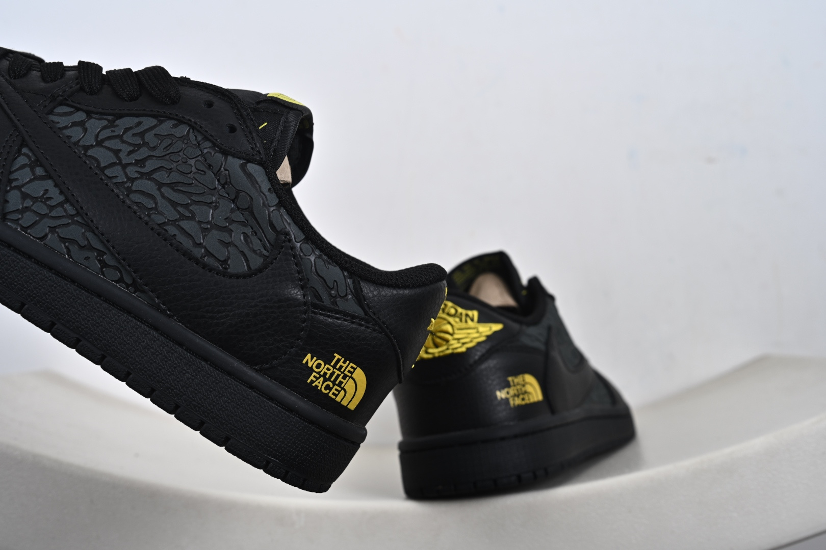 260 Nike Air Jordan 1 x Travis Scott AJ1倒勾 乔一倒钩 ‘DIY’定制 耐克 低帮文化篮球鞋 DZ5899-043-Chinese UA Cheap High Quatity Brand Clothes Bags handbags Sneakers wholesale wholesaler seller from China Factory suppliers Fashion Clothing Shoes best Quality Beautiful Price 260 Nike Air Jordan 1 x Travis Scott AJ1倒勾 乔一倒钩 ‘DIY’定制 耐克 低帮文化篮球鞋 DZ5899-043