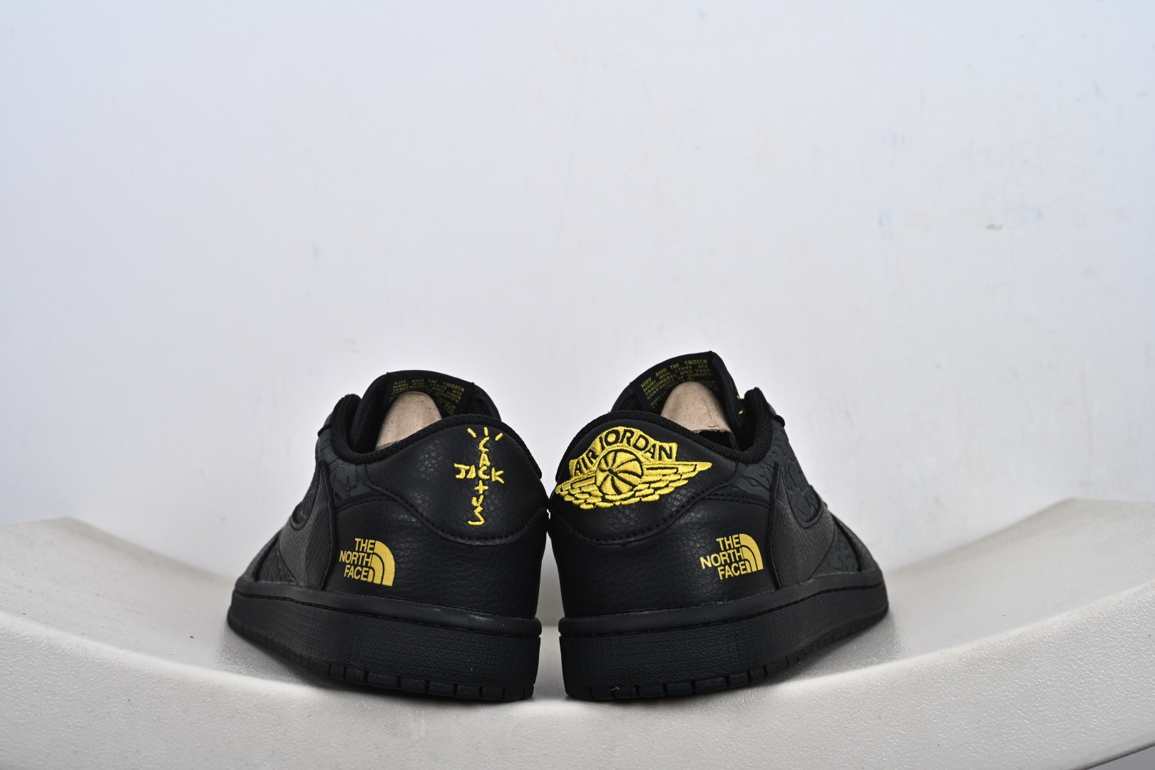 260 Nike Air Jordan 1 x Travis Scott AJ1倒勾 乔一倒钩 ‘DIY’定制 耐克 低帮文化篮球鞋 DZ5899-043-Chinese UA Cheap High Quatity Brand Clothes Bags handbags Sneakers wholesale wholesaler seller from China Factory suppliers Fashion Clothing Shoes best Quality Beautiful Price 260 Nike Air Jordan 1 x Travis Scott AJ1倒勾 乔一倒钩 ‘DIY’定制 耐克 低帮文化篮球鞋 DZ5899-043