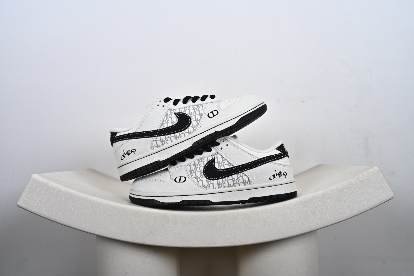 NIKE SB Dunk Low RETRO YF9511-924 NIKE SB Dunk Low RETRO YF9511-924