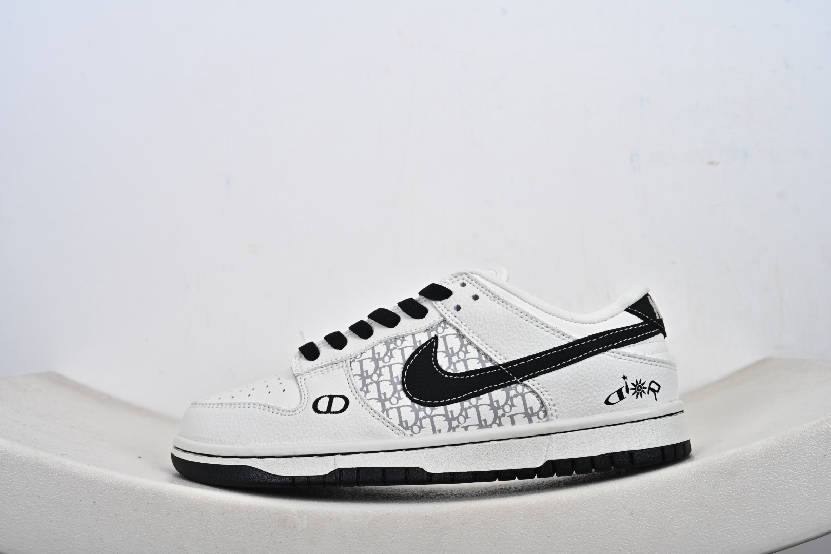 NIKE SB Dunk Low RETRO YF9511-924 NIKE SB Dunk Low RETRO YF9511-924